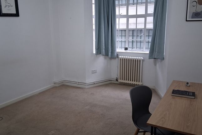Flat 51, Russell Court, 3-16, Woburn Place, London photo 3
