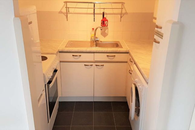 19 Corris Green, Snowdon Drive, London photo 4
