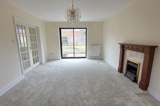 32, Merestone Close, Southam photo 3