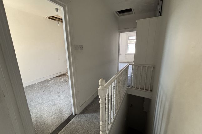 8, Institute Road, Chatham photo 3