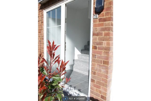 Angel Road, Thames Ditton photo 3