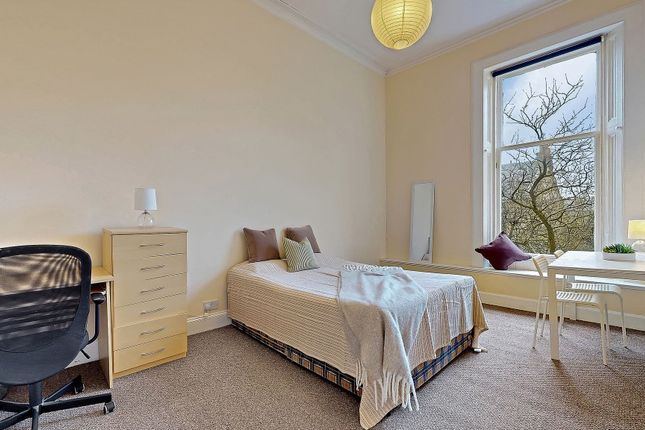 2/2, 4, Southpark Avenue, Glasgow photo 4