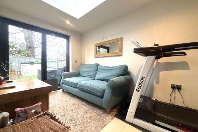 19, Foundry Close, Hook photo 4