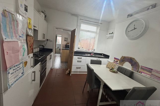 6 Portland Street, Leek photo 4