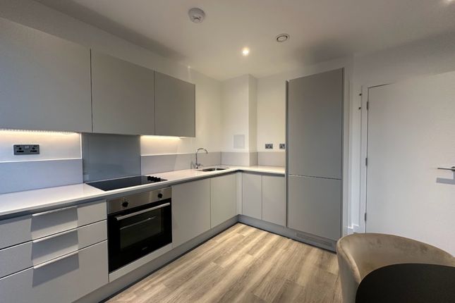 Thumbnail Flat to rent in Station View, Guildford