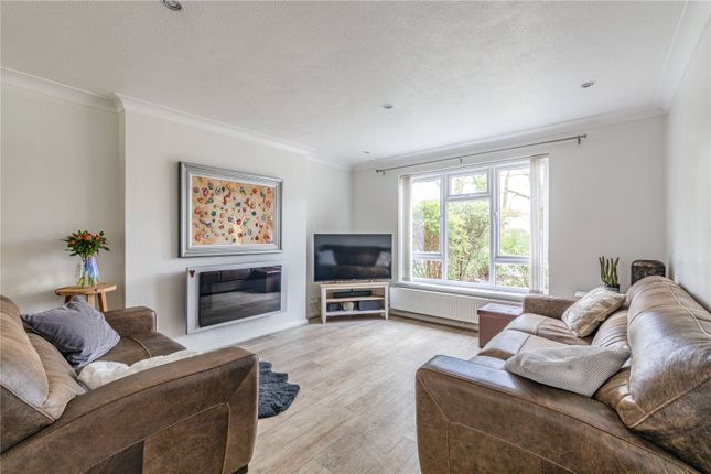 56, Byfleet Road, Addlestone photo 3
