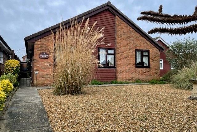 Thumbnail Bungalow for sale in Lawrence Walk, Newport Pagnell