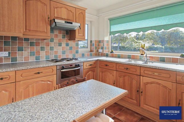25, Staygate Green, Bradford photo 3