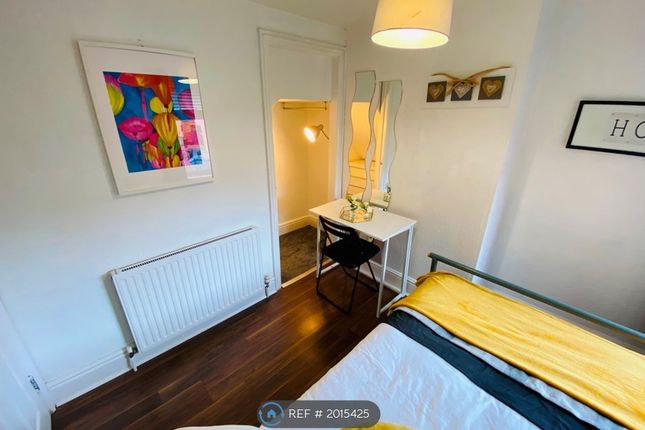 Room to rent in Clough Road, Sheffield