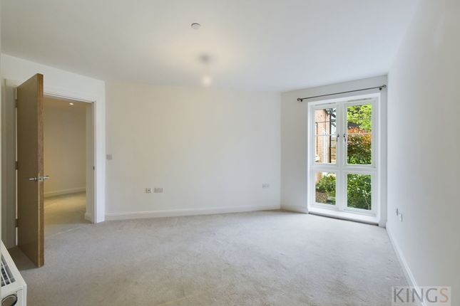 Flat to rent in Great North Road, Highclere House