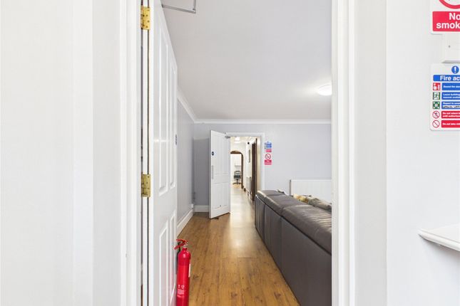 Whitehouse Guest Rooms, 28-30, Dean Lane, Southville photo 2