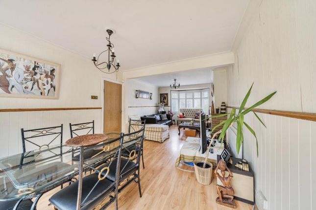 12, Retreat Close, Kenton photo 4