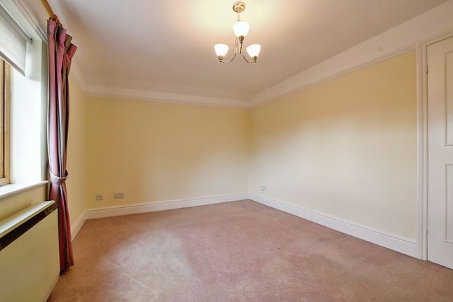 Flat to rent in Chapel Lane, Wilmslow, Cheshire