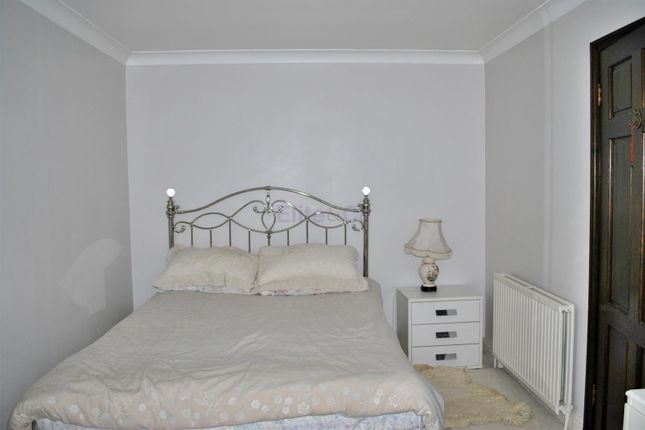 Room to rent in Lavender Way, Croydon