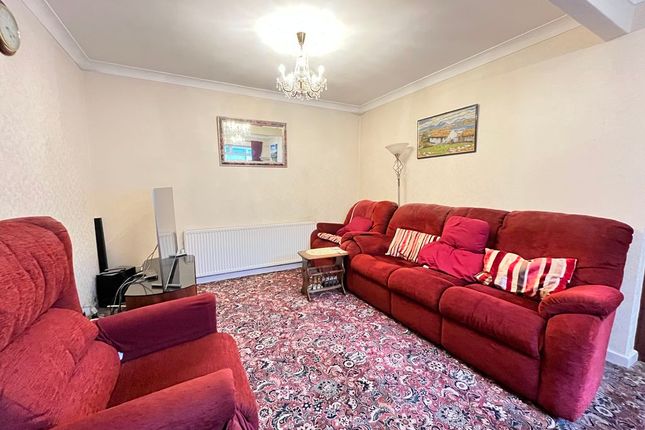 14, Avon Road, Greenford photo 4