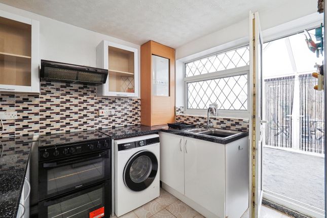 3, Elswick Drive, Nottingham photo 2
