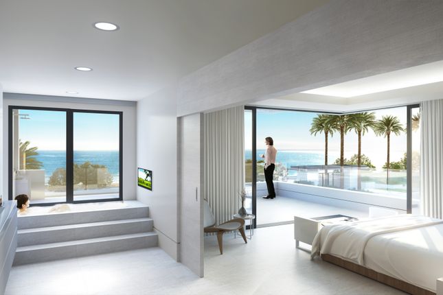 Villa for sale in Beach Side New Golden Mile, Estepona, Malaga