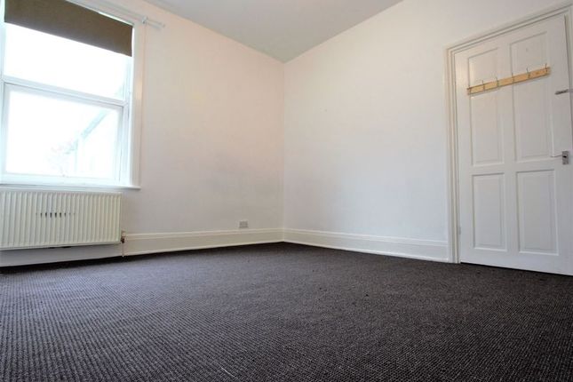 18, Latymer Road (Flat B), London photo 3