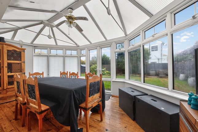 6, Brook Close, Romford photo 4