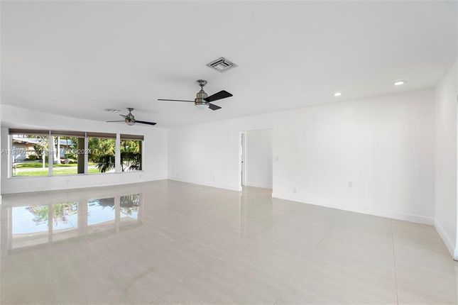 Property for sale in 461 Alamanda Dr, Hallandale Beach, Florida, 33009, United States Of America