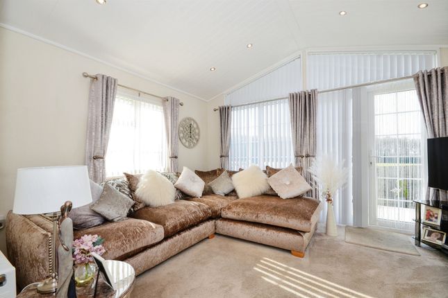 4, Brickhill Farm North, Half Moon Lane, Luton photo 2