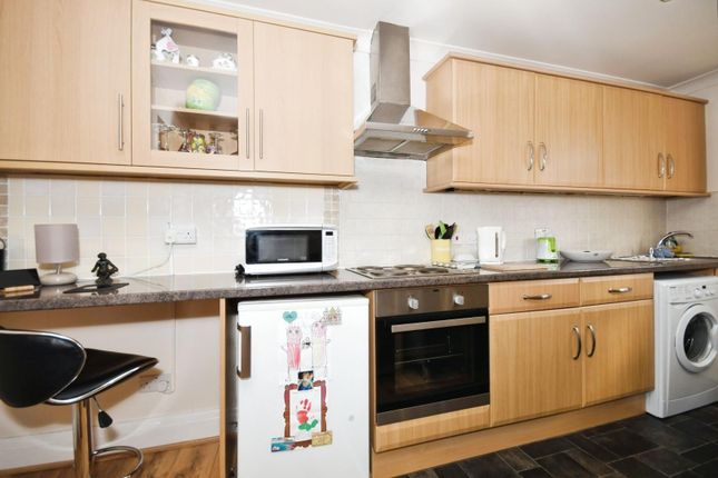 Flat 6 - Kitchen 01.Jpg
