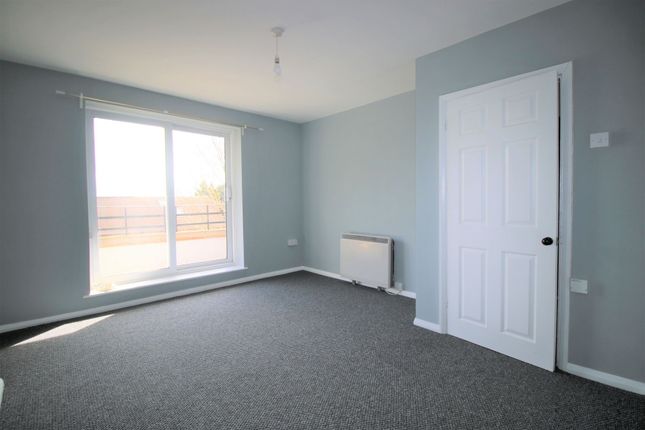 3 Mildenhall House Redcar Road, Romford photo 2