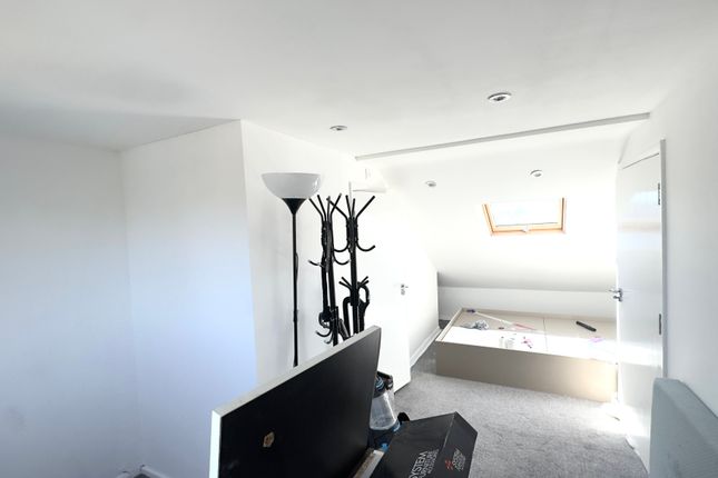 5, Elthorne Court, Boundaries Road, Feltham photo 5