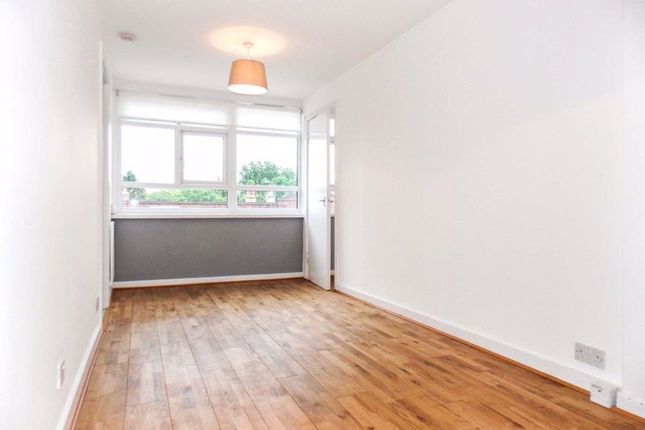 Flat for sale in Whitchurch Lane, Canons Park, Edgware