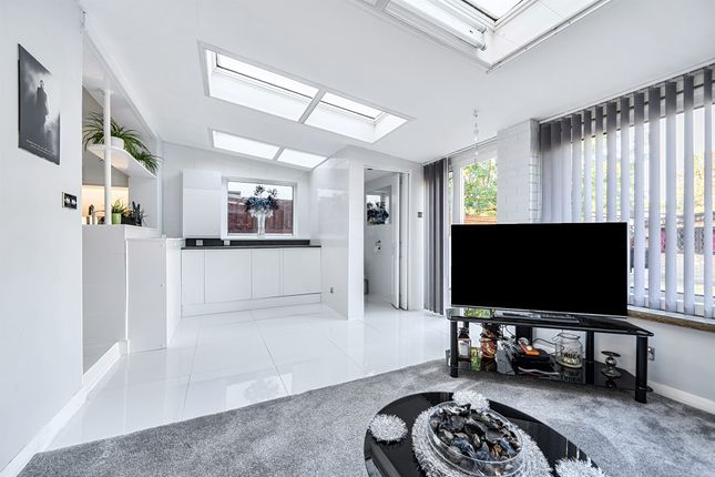 126, Wellington Road, Enfield photo 2