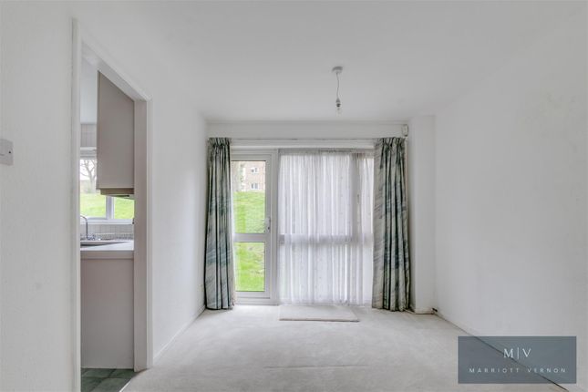 Flat to rent in Turnpike Link, Croydon