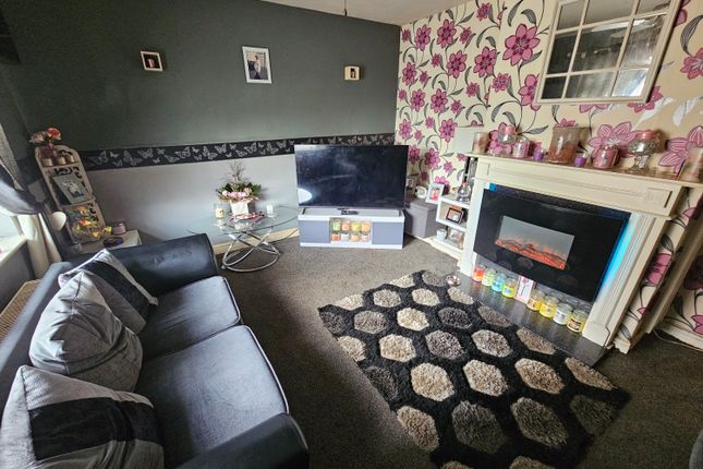 7, Clifton Close, Heywood photo 4