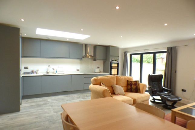 70a, Hazel Way, Leatherhead photo 3