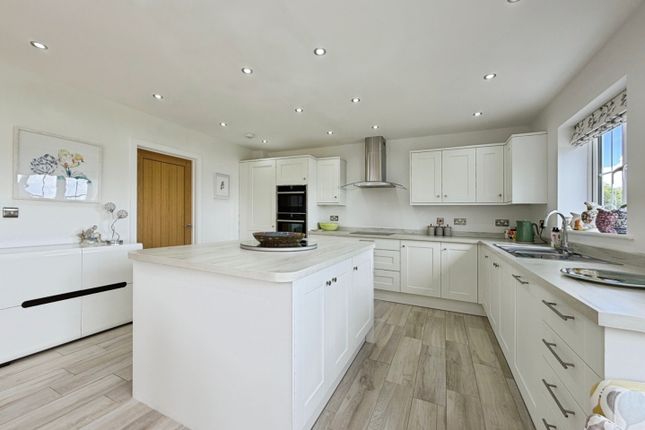 16, Halden Close, Ashford photo 4