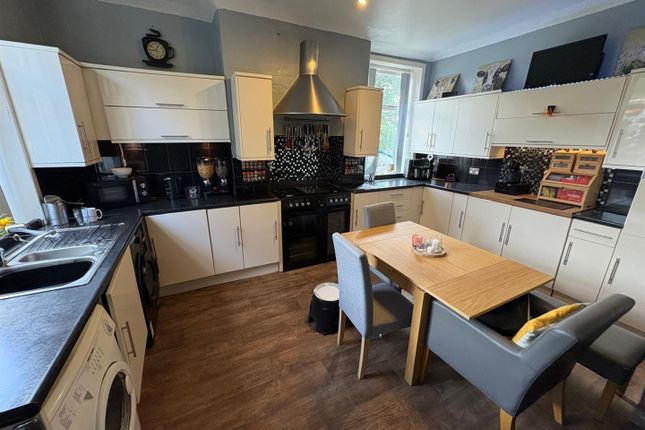 560, Thornton Road, Bradford photo 3