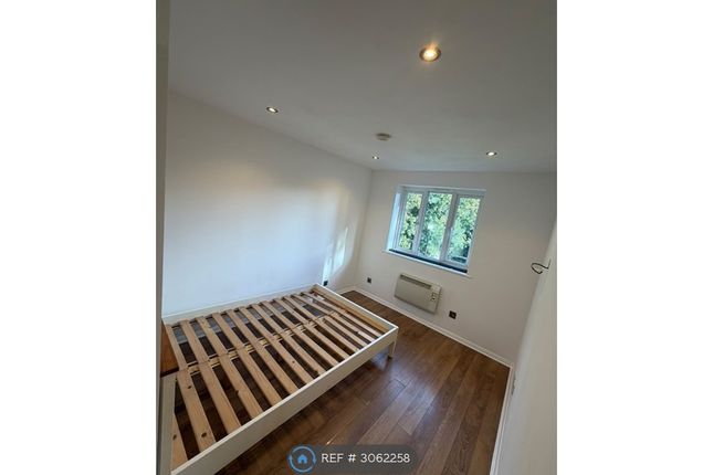 Chipstead Close, Sutton photo 4