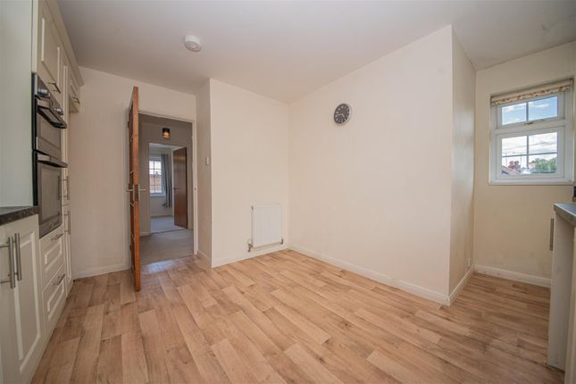 250, Chestnut Avenue, Eastleigh photo 3