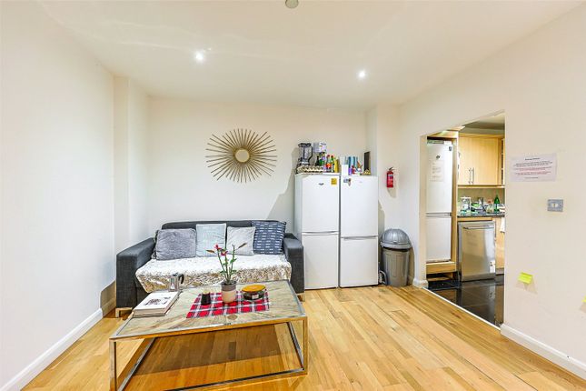 Flat 409, Cavalier House 46-50,, Uxbridge Road, Ealing photo 2