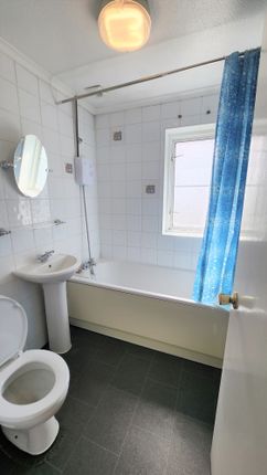 27 Carisbrooke Court , Carisbrooke Court , Slough photo 5