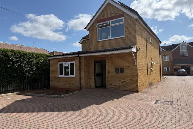 1-bed flat on BROADVIEW LONG LANE , STANWELL, £244,950