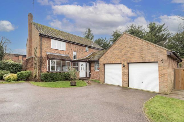 Thumbnail Detached house for sale in London Road, Tring