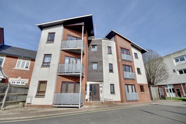 Flat for sale in Lion Street, Portsmouth