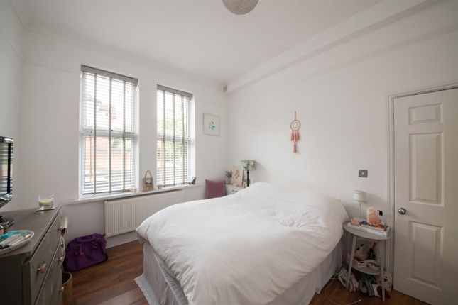 Flat for sale in Manor View, London