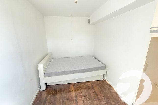 77, Restons Crescent, London photo 4