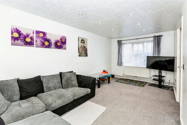 Flat for sale in Pursers Court, Slough