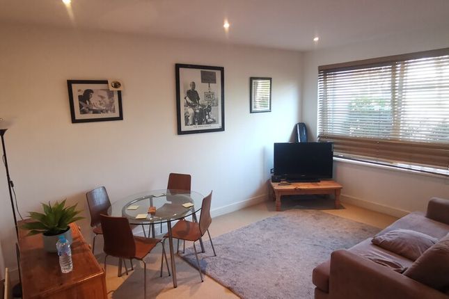 Flat for sale in Alice Court, Douglas Road, Wood Green