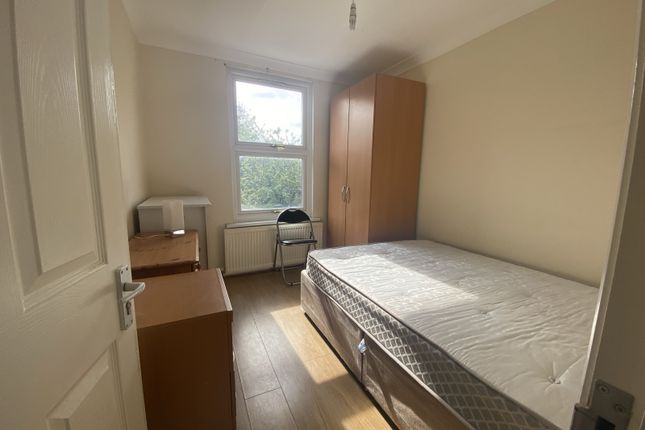 Room to rent in Graham Road, London
