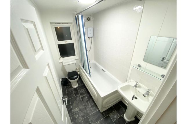 Flat for sale in Rossendale Road, Leicester