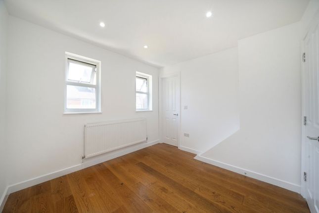 2, Barry Road, London photo 4