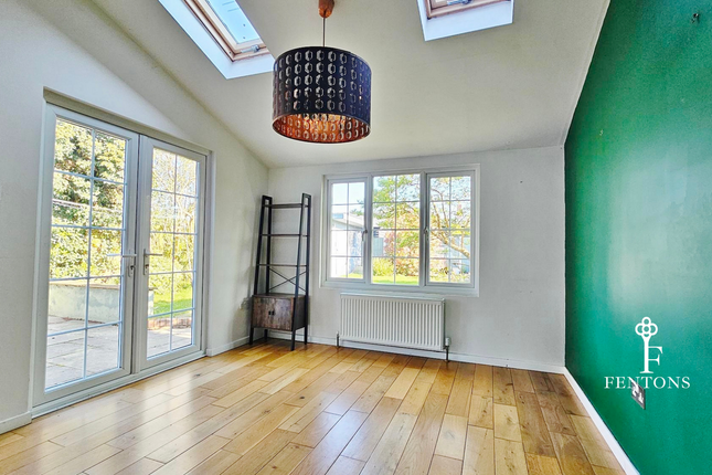43, Oak Close, Thorpe-Le-Soken photo 2